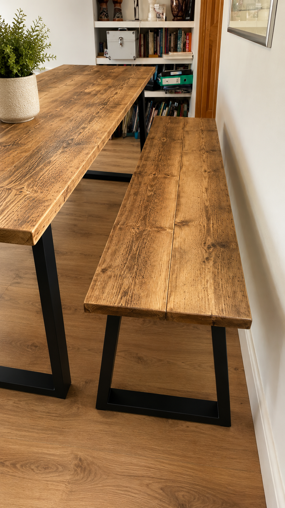 Table à manger en bois recyclé avec bancs – Fabriquée à la main pour cuisine et salle à manger