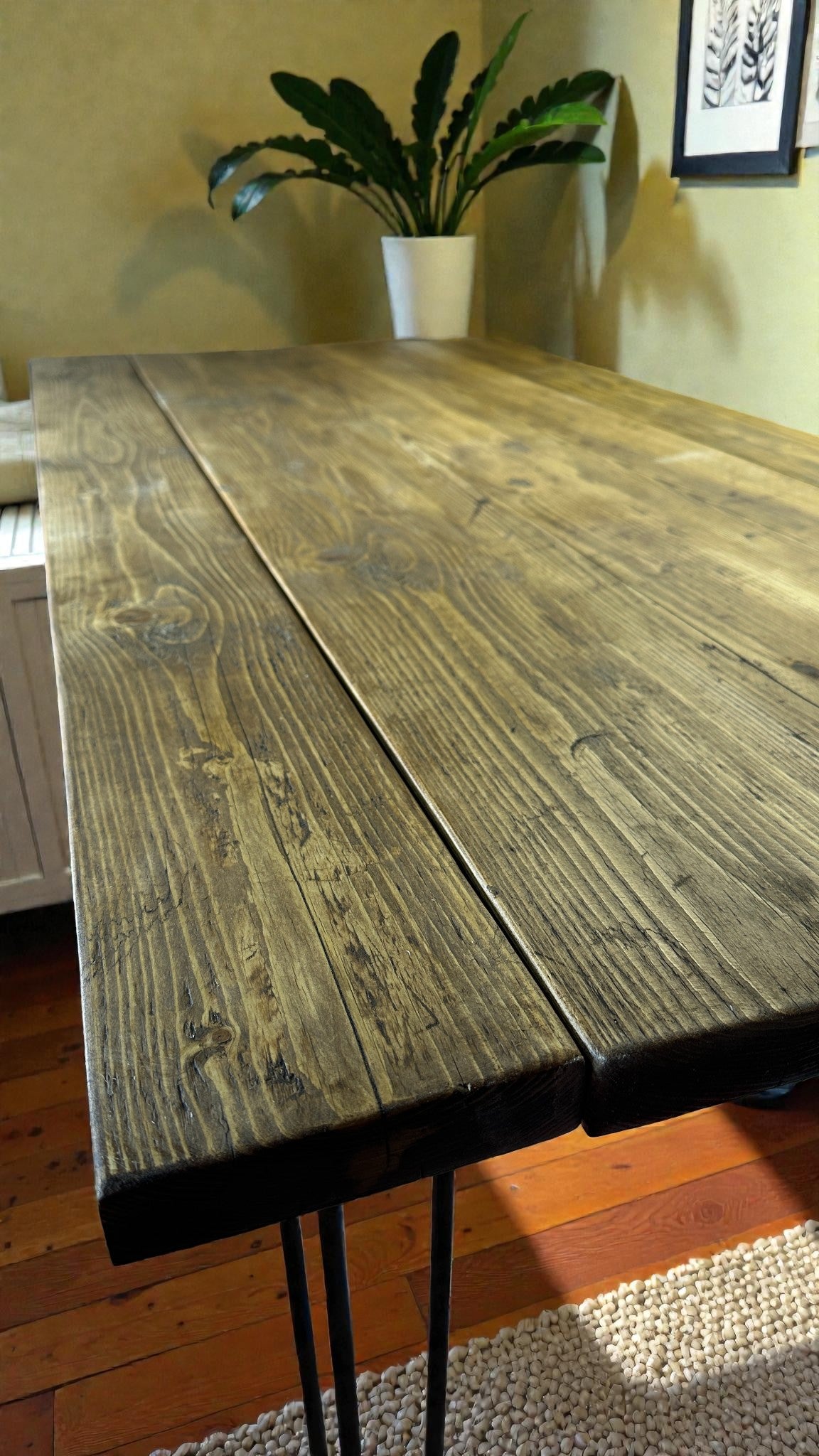 Handgefertigter Esstisch aus recyceltem Holz mit Klappfunktion und Hairpin-Beinen, auf Bestellung gefertigt
